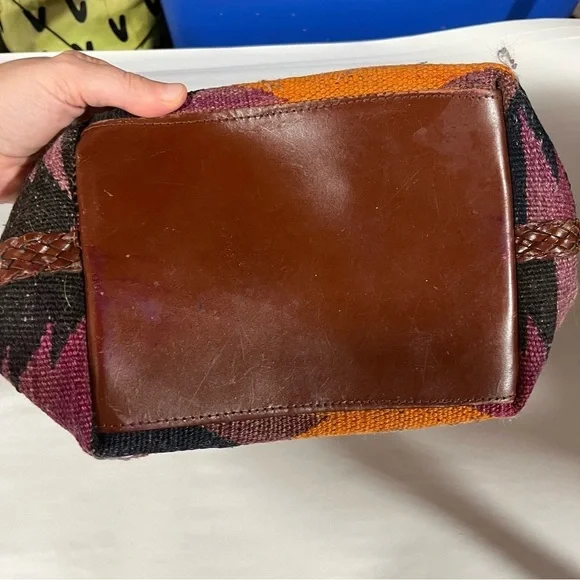 LJ SIMONE ~ Aztec Print Handbag with Leather Straps Drawstring Closure - Picture 5 of 8